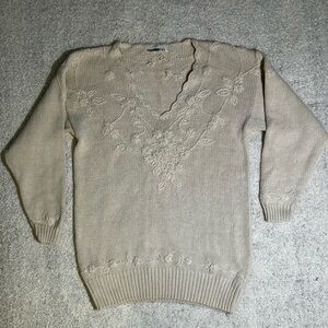 Express Cream embroidered Knit Sweater Size M.